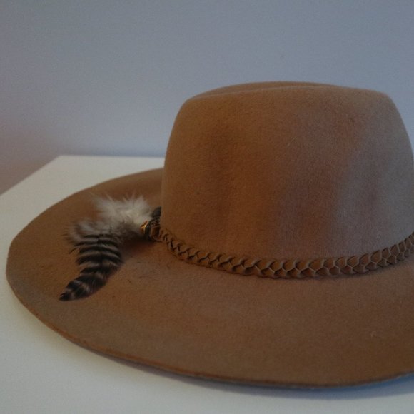 Camel Felt Hat (w feathers) - Picture 1 of 3